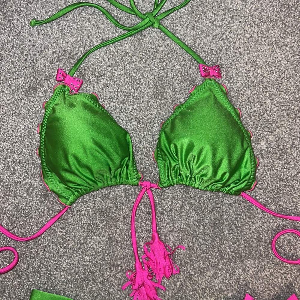 Luli Fama Besos Y Lazos bikini 💚💕🎀 - Picture 3 of 12